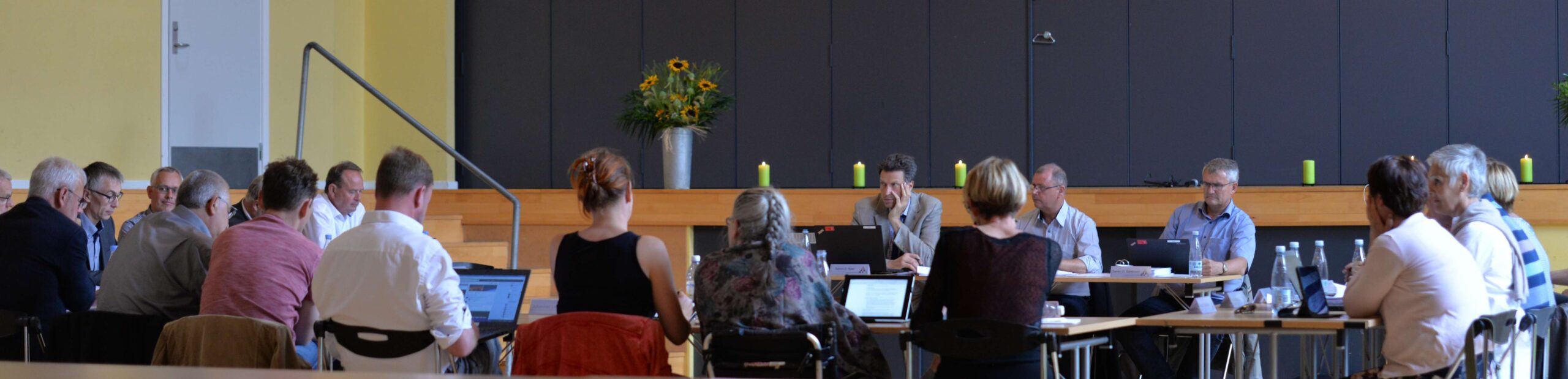 Byrådsmøde i Multisalen paa Holbergskolen