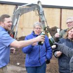 Der skåles for den nye SuperBrugs i Dianalund