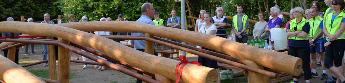 SAMM-pladsen indvies med taler og eftrefølgende instruktion i nogle af de mangle muligheder fitnessstationerne byder på