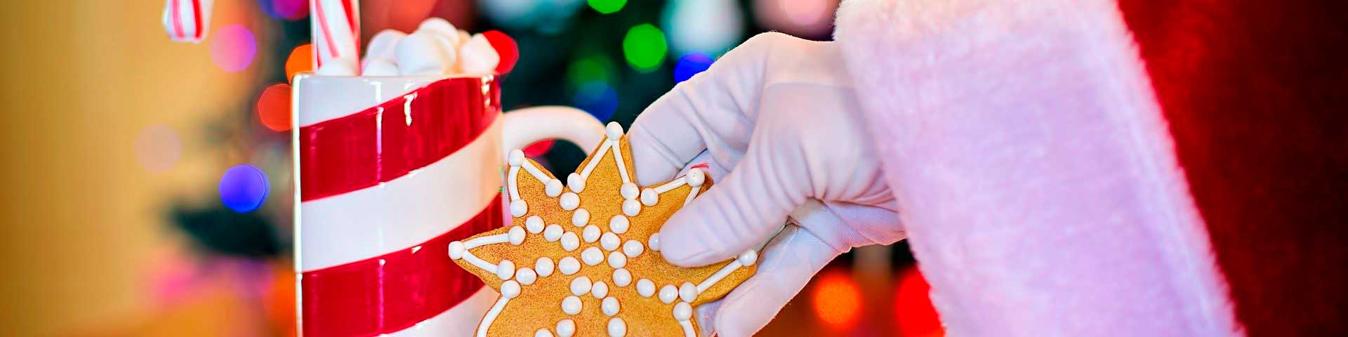 Få varm kakao og juesmåkager ved julehyggehjørnet på Nettotorvet i Dianalund Centret
