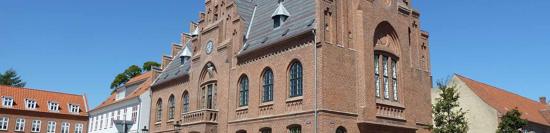 Billede af sorø kommune gamle rådhus, hvor kommunalbestyrelsesmøderne afholdes