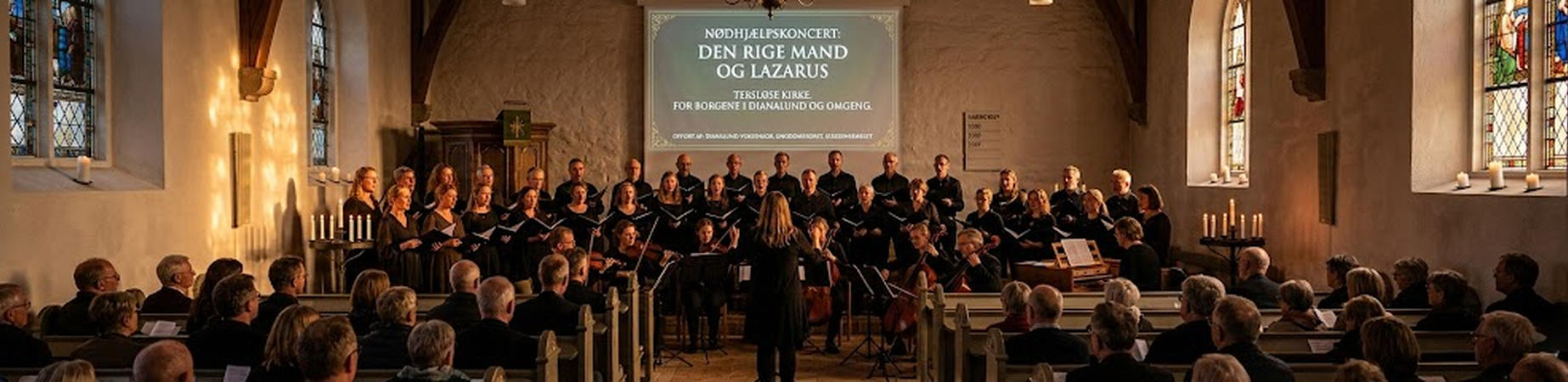Billedet er en stemningsfuld illustration af en koncert i en kirke. Det viser et kor og et ensemble, der optræder for et publikum i et smukt oplyst rum. Tonerne og atmosfæren formidles visuelt, og billedet understøtter den tekstmæssige beskrivelse af arrangementet.